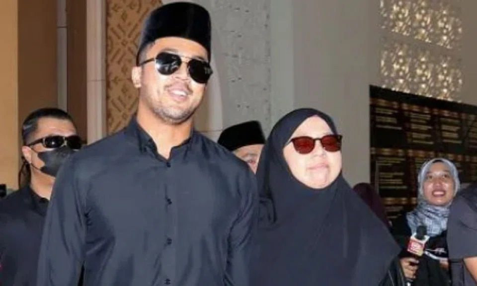 Aliff Aziz arriving at the Syariah Court with his mum on April 4. SCREENGRAB: INSTAGRAM