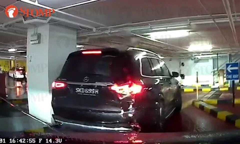 Mercedes driver cuts queue and squeezes into tight space to enter Parkway Parade carpark