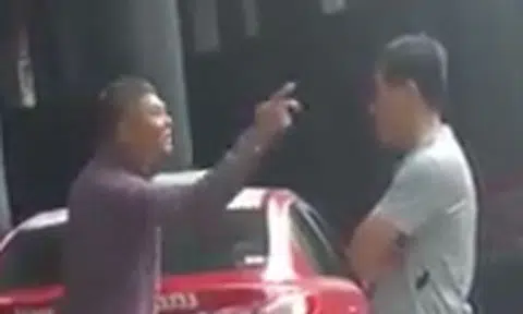 Taxi drivers hurl vulgarities at each other over queue cutting