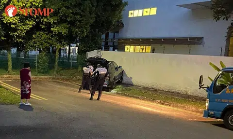 car crashes into wall at broadrick road