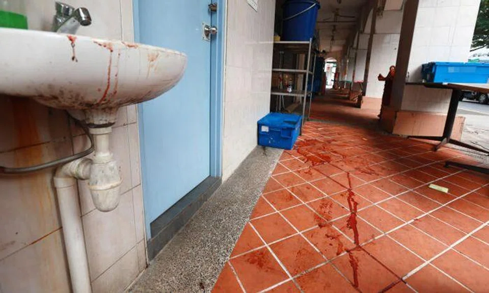 2 men arrested after brawl leaves blood all over Geylang coffee shop