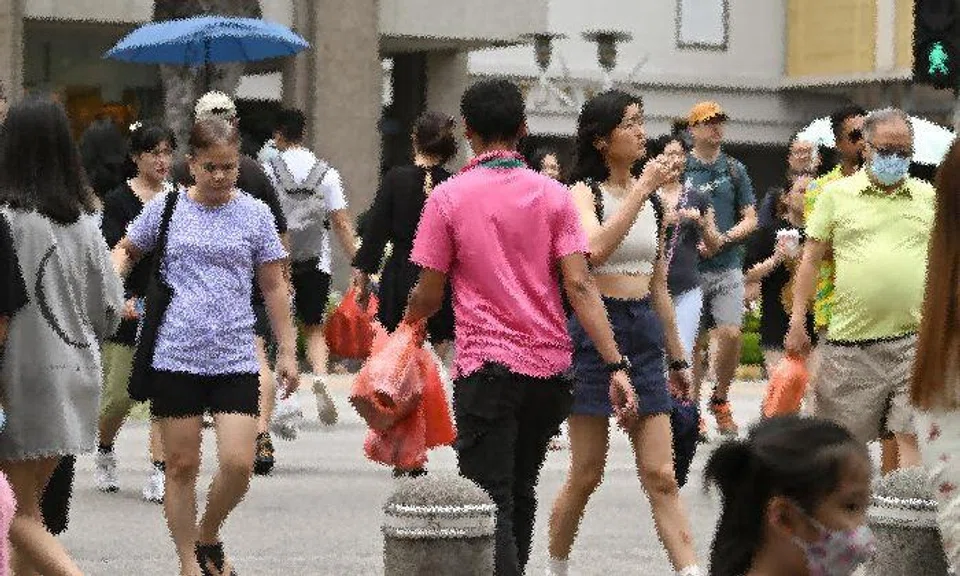 Four nabbed after 2-hour police operation for pickpocketing cases at Bugis Street