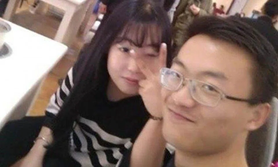 Wang Yaodong (right) took on a challenge and drank approximately one litre of alcohol in one sitting. Photo: WeChat