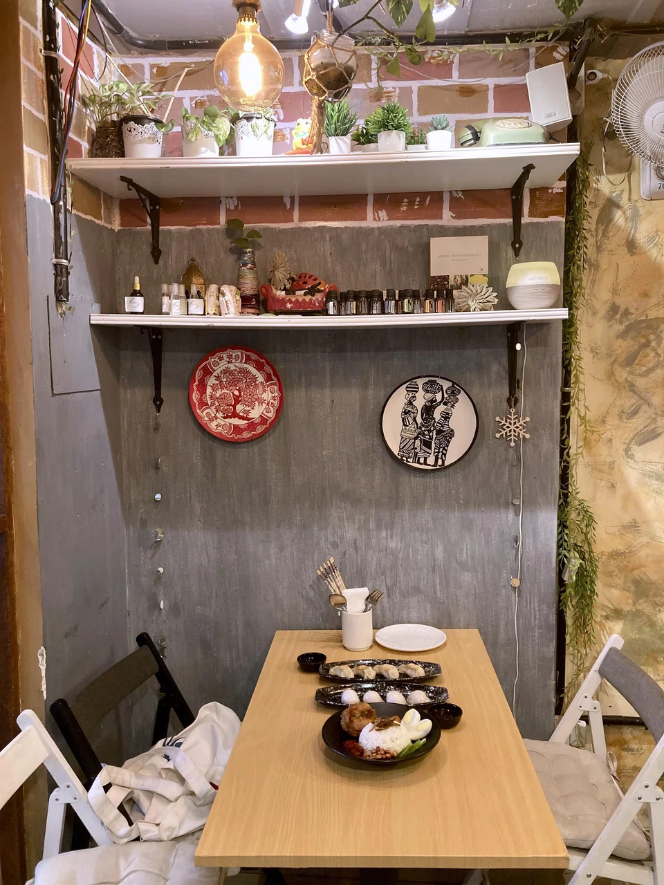 The interior of Makan Lah.