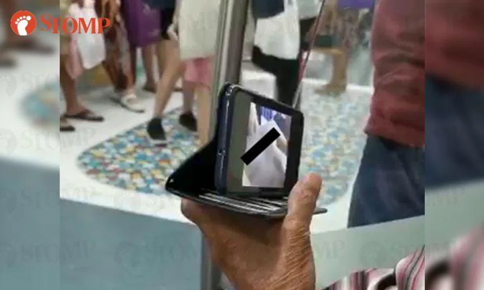 Stomper scared by man who was watching porn video while travelling on MRT 