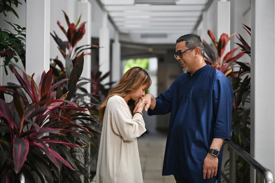 Diyanah feels that her father always keeps her in his prayers.