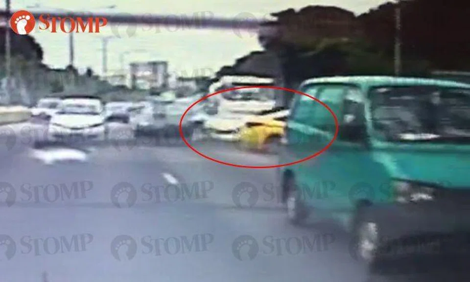 1 taken to hospital after accident involving 2 cars along PIE