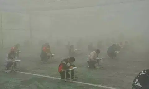 400 Chinese students forced to take exam outdoors in heavy smog