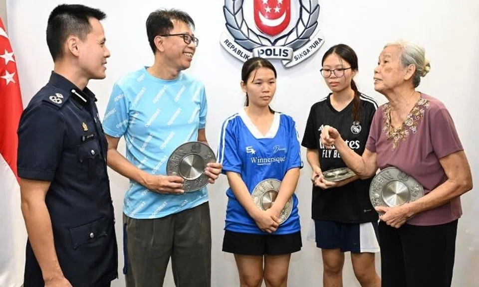 Commander of Bedok Division, Assistant Commissioner of Police Justin Wong with Mr Siah, Ms Nandar, Ms Siah and Ms Ho. Photo: The Straits Times