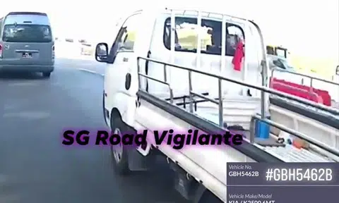 Lorry driver plays braking game and blocks motorist after getting honked at