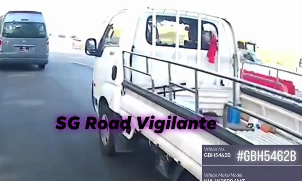 Lorry driver plays braking game and blocks motorist after getting honked at