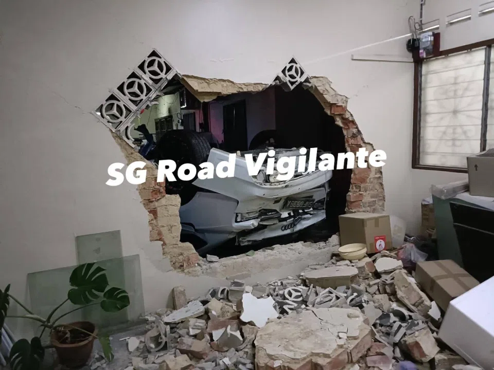 The accident happened at about 5.15am on Nov 24. PHOTO: SG ROAD VIGILANTE/FACEBOOK