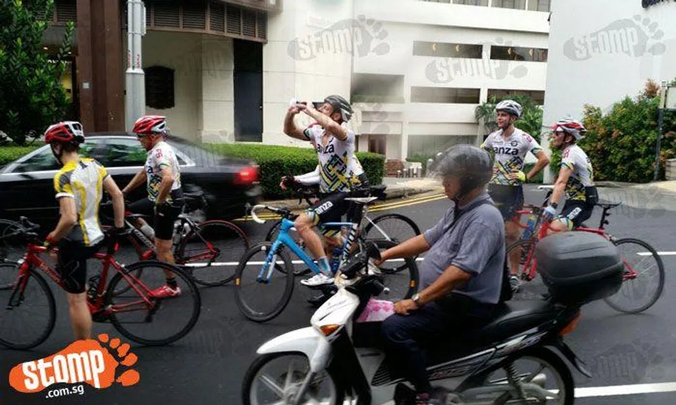 Group of cyclists hold up traffic by hogging middle lane at Tanglin Road
