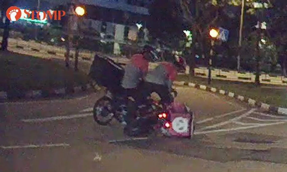 Foodpanda rider cuts across 4 lanes... and crashes into another Foodpanda delivery guy
