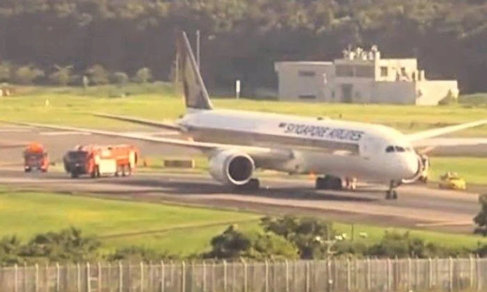 A Singapore Airlines (SIA) flight landed at Japan’s Narita International Airport on Aug 12 with smoke billowing from the plane’s tyres because of technical issues with its brakes.