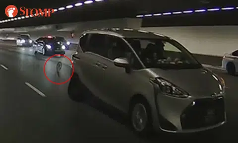 Driver gets punctured tyre, rim rolls away from car in MCE tunnel STOMP