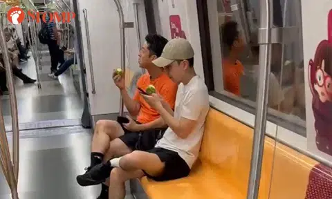 2 guys enjoy green apples for breakfast on train