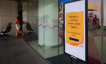 Singapore malls shut automated doors to keep haze out