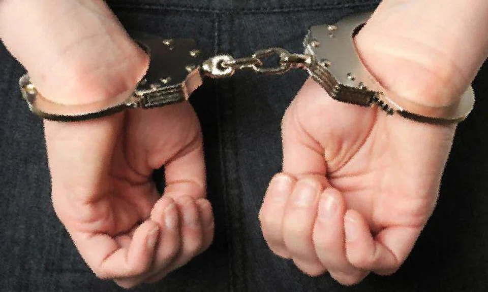 Man arrested after allegedly robbing woman of $3,900 cash and gold necklace with knife