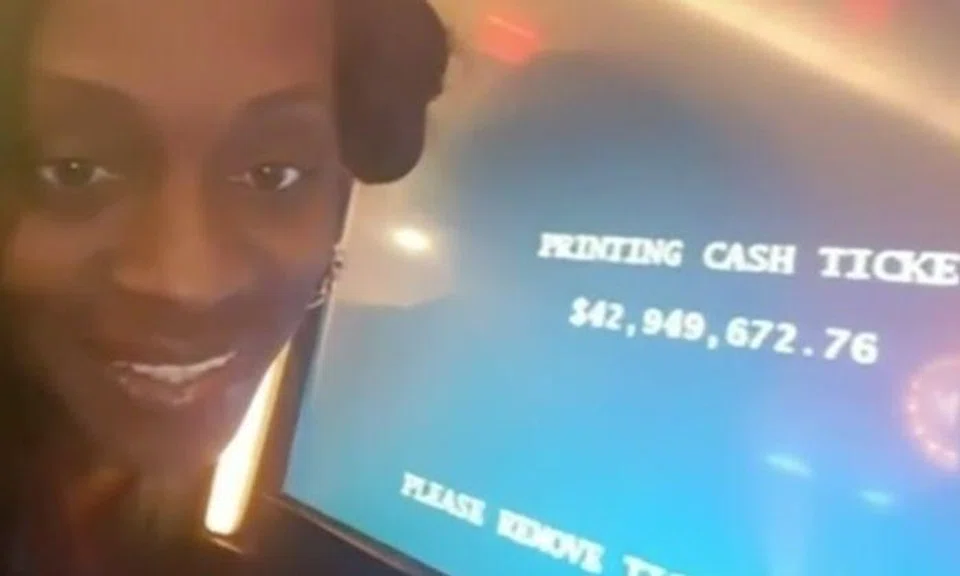 Woman wins USD 42.9 million from slot machines, casino says it is a malfunction and offers her dinner instead