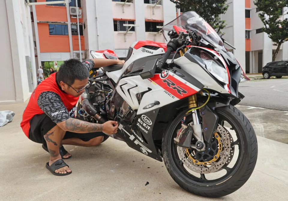 One of the motorcycles involved in the accident had scratches and that its wheels could not work.