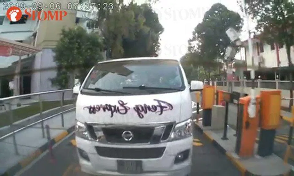 Van tailgates Stomper out of Jurong West carpark after 'waiting at corner'