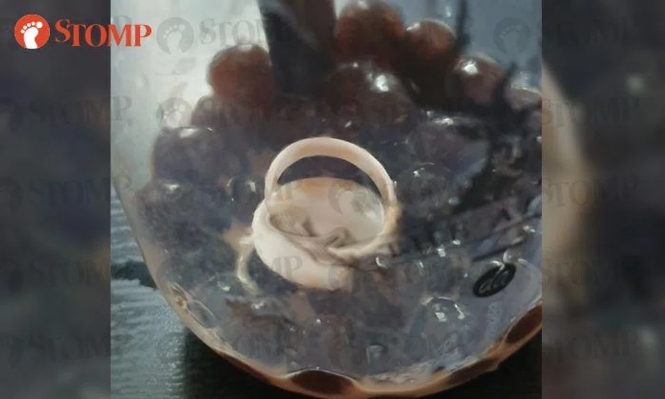 Man finds 'extra topping' in bubble tea from The Alley at Jewel: A plastic cap