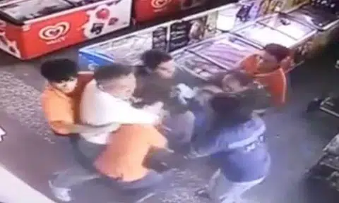  Malaysian uncle headlocks and punches supermarket employee over parking dispute