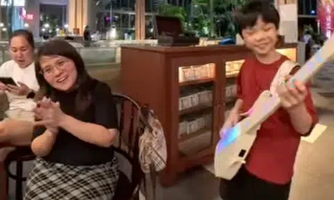 Busker, 10, gives 'wholesome' surprise performance at teacher's farewell