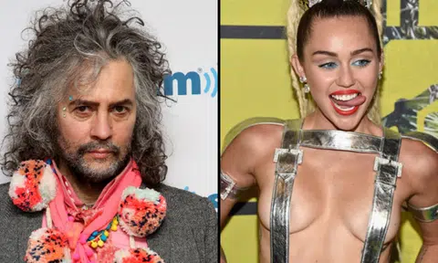 Miley Cyrus sends pictures of herself peeing to her friend