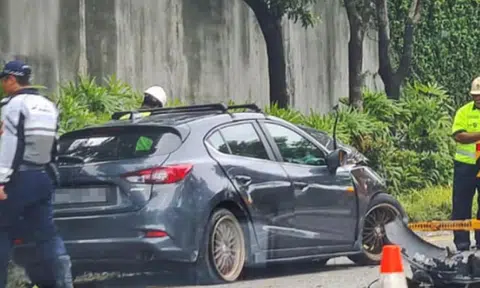 2 men investigated for drug, traffic-related offences after car skids and hits kerb at Bartley Road