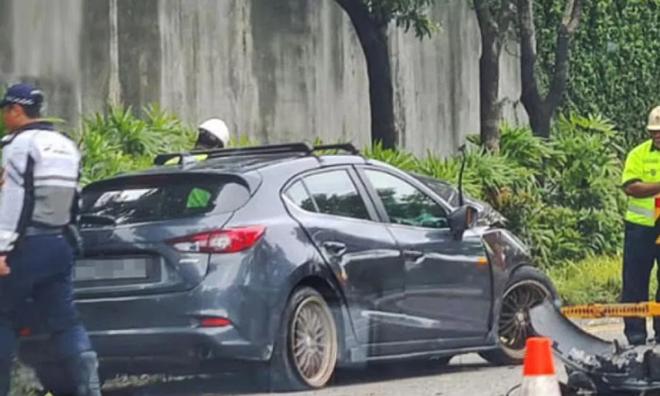 A 40-year-old driver and his 41-year-old passenger are under investigation for suspected drug- and traffic-related offences. PHOTO: LIANHE ZAOBAO