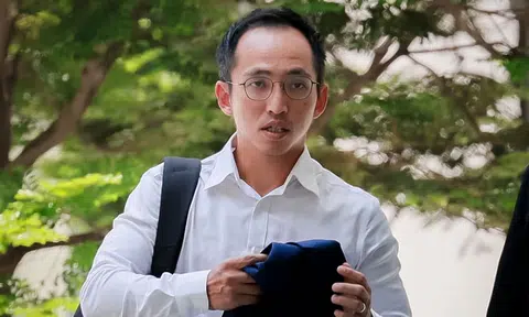 GrabFin boss crashed his red BMW into traffic light after drinking 2 glasses of wine