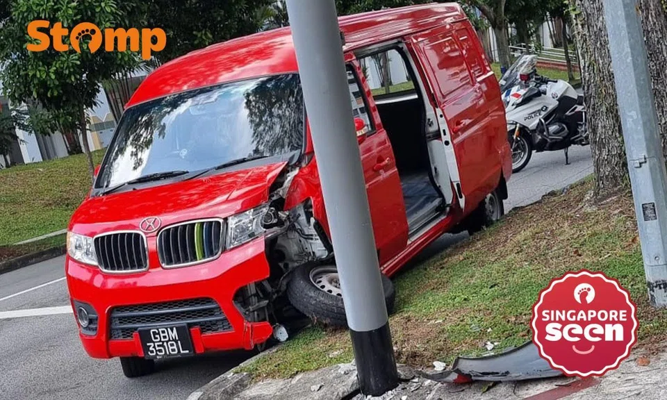 Police looking for van driver who crashed into traffic light pole at Saujana Road