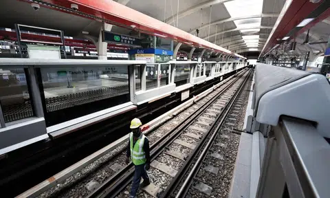 The train service suspension will allow for works to disconnect train tracks linking the EWL to Changi Depot. 