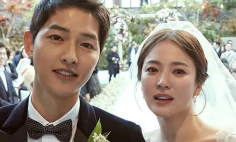 Song Hye Kyo and Song Joong Ki's official wedding photos will have you swooning