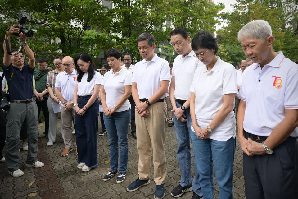 Tanjong Pagar MPs (from left) Rachel Ong, Indranee Rajah, Chan Chun Sing, Melvin Yong, Joan Pereira and former Tanjong Pagar GRC MP, Koo Tsai Kee observing a minute of silence at a commemoration ceremony held in honour of 10th anniversary of Lee Kuan Yew's death at Duxton Plain Park, on March 22.
