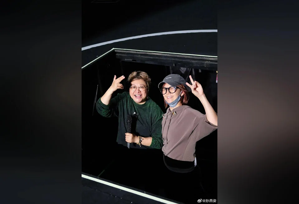 Stefanie Sun (right) has supported Han Hong's charity foundation over the years.