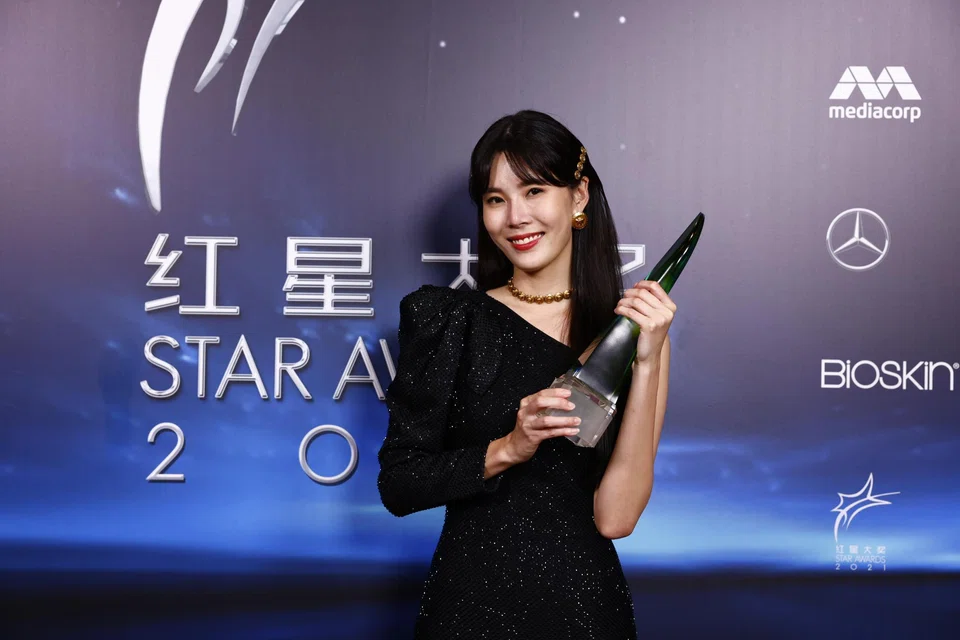 Carrie Wong after winning the Top 10 Most Popular Female Artistes prize at the Star Awards in 2021.
