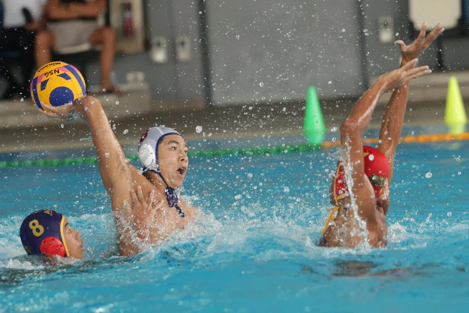 Singapore Sports School's Rhys Vaswani (white cap) scoring a goal in SSP's 14-8 victory over Anglo-Chinese School's (Independent) in the National School Games B division water polo final.