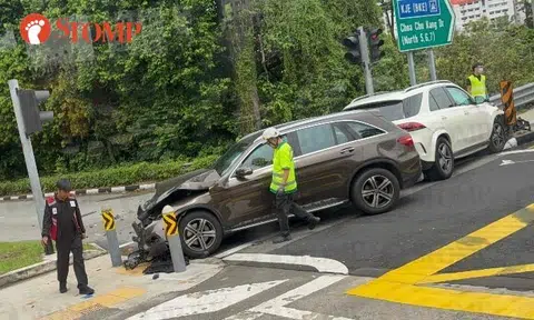 2 Mercs end up boot-to-boot after accident at CCK junction, both drivers taken to hospital