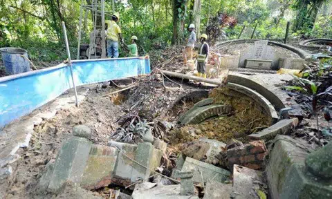 A machine operator's lapse in judgement during train tunnelling works and ground conditions contributed to a tomb caving in earlier this month at the Mount Pleasant Chinese Cemetery within Greater Bukit Brown. PHOTO: SHIN MIN DAILY NEWS