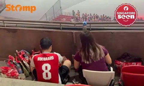NE Show attendee disappointed to see ‘kiasu’ man collecting NDP packs from empty seats ‘for himself’