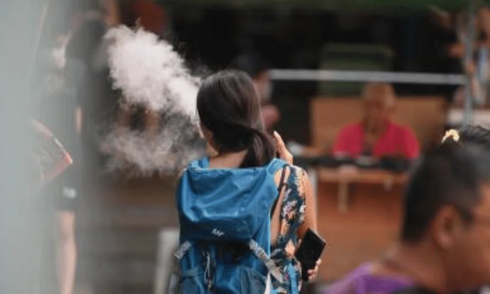 man fights HSA officer after girlfriend vapes in public