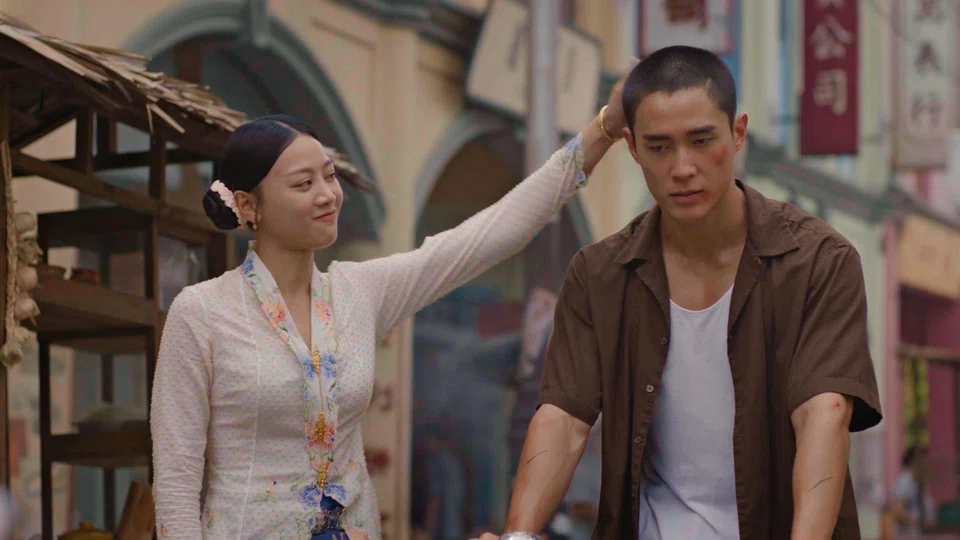 Tasha Low (left) and Tyler Ten play childhood friends in Emerald Hill – The Little Nyonya Story.