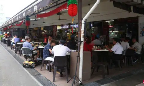 Cabby smashes man's head with bottle after allegedly getting attacked with chair, both arrested