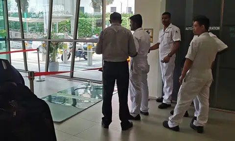 PMA rider crashes into automated sliding glass door at SGH, causing it to fall