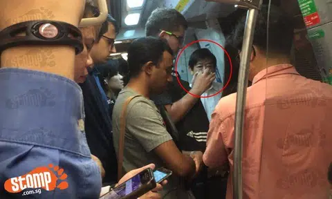 Is that Transport Minister Khaw Boon Wan on the Circle Line?