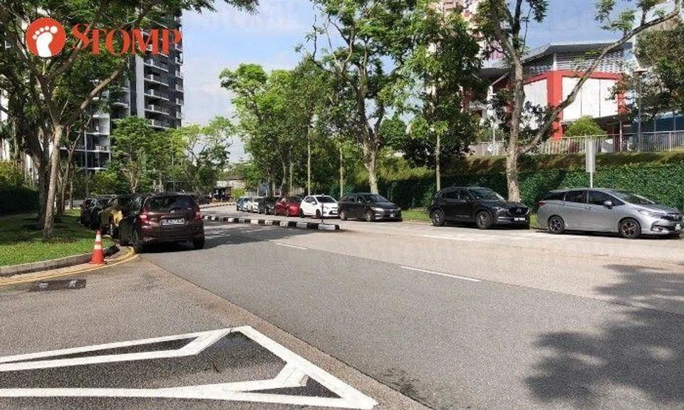 Sharing a photo taken on Nov 6 of what he called "rampant illegal parking", Stomper Jay said that it happens every week in the area.