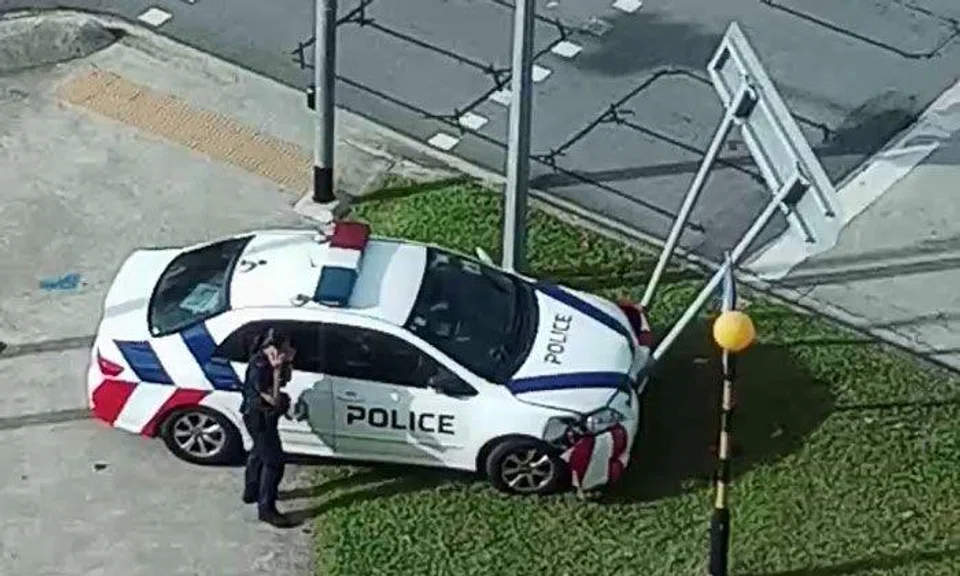 Police car crashes into signboard at Choa Chu Kang junction